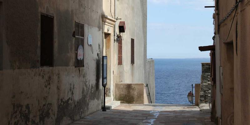 告别盲人摸象：AI驱动的网络流量分析与异常检测实战指南