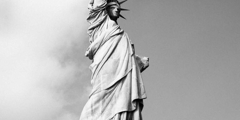 告别边界防御!实战解析零信任架构:如何用身份与微隔离重构企业安全网络